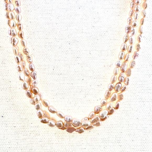 Stunning Vintage Pale Pink Freshwater Pearl Triple Strand Necklace - Picture 7 of 11